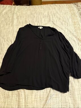 Amazon Essentials Black Long-Sleeve V-Neck Button Placket Top